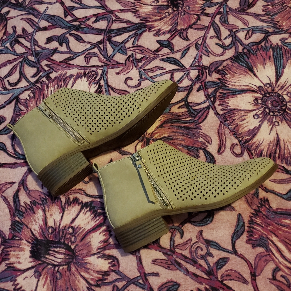 Time and Tru faux leather booties